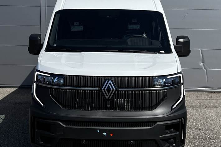 Hvid Renault Master fra 2026