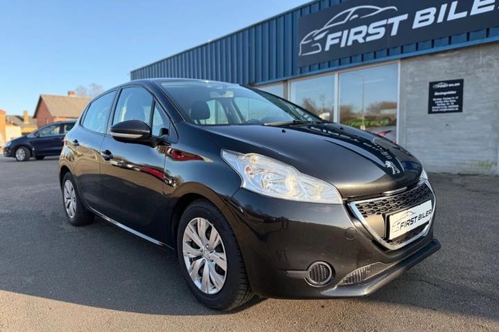 undefined Peugeot 208 fra 2012 set udefra