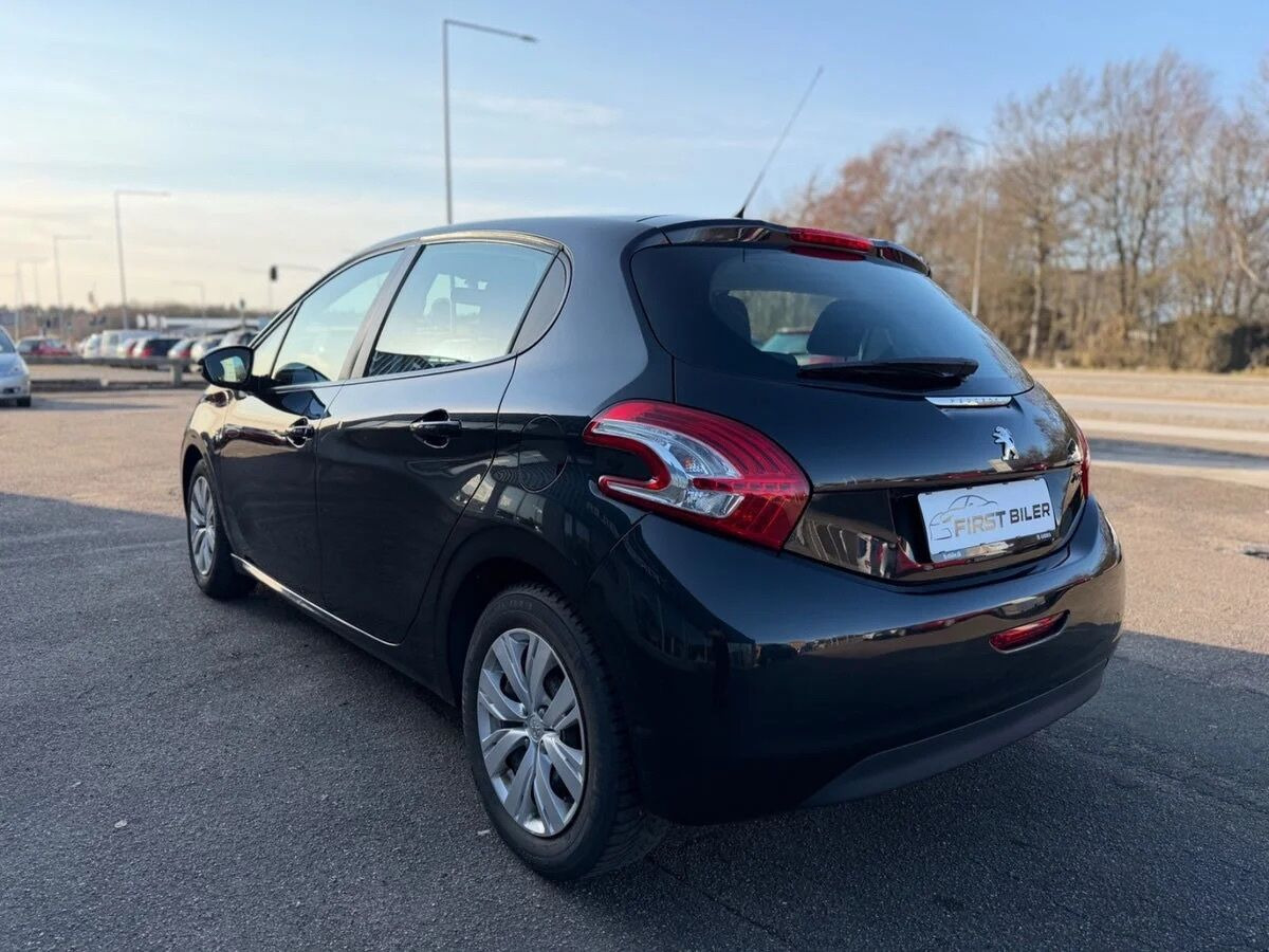 undefined Peugeot 208 fra 2012