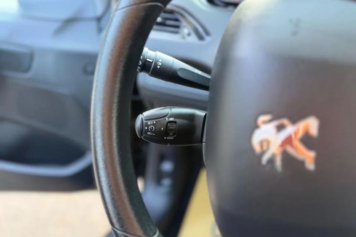 undefined Peugeot 208 fra 2012