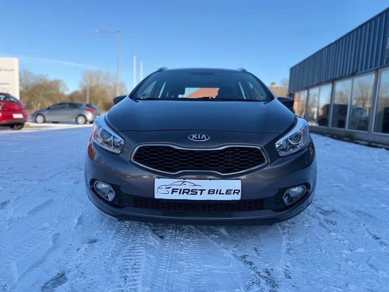 Kia Ceed 1,6 SW CRDI Limited Navi 128HK Stc 6g