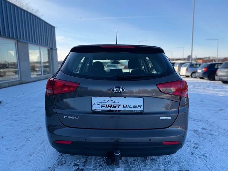 Kia Ceed 1,6 SW CRDI Limited Navi 128HK Stc 6g