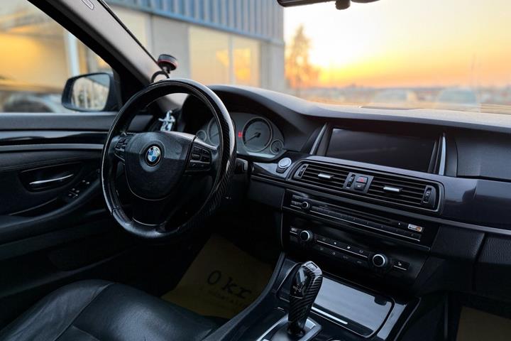 Sort BMW 520d fra 2010