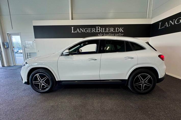 Hvid Mercedes EQA300 fra 2025