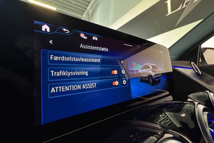 Hvid Mercedes EQA300 fra 2025