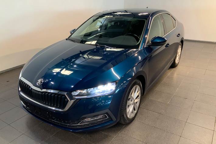 Blå Skoda Octavia fra 2020