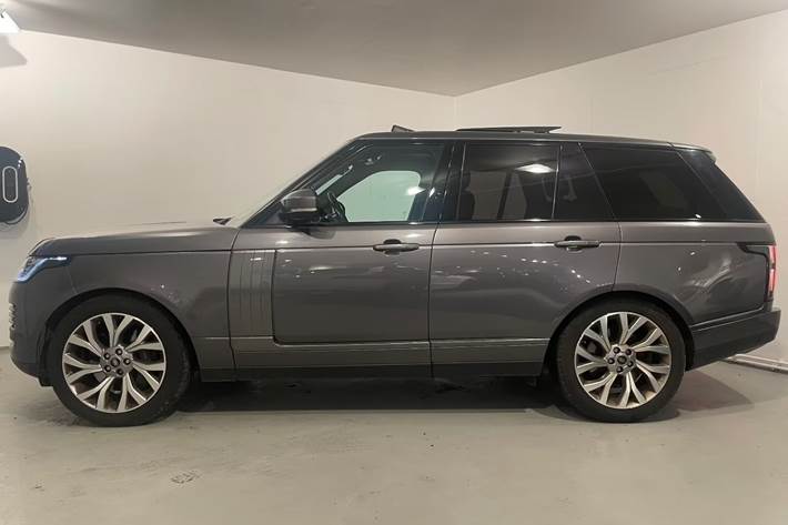 Grå Land Rover Range Rover fra 2018