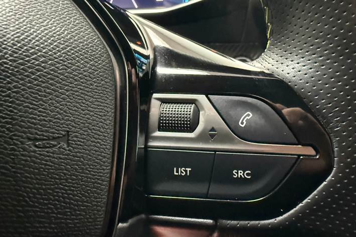 Rød Peugeot e-208 fra 2021