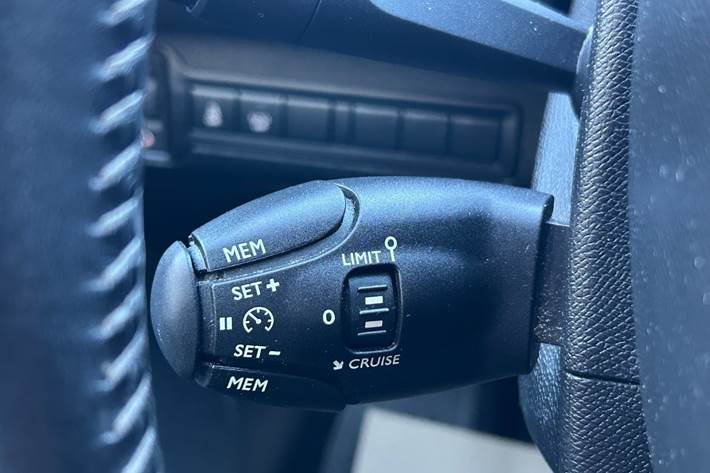 Sort Peugeot 308 fra 2016