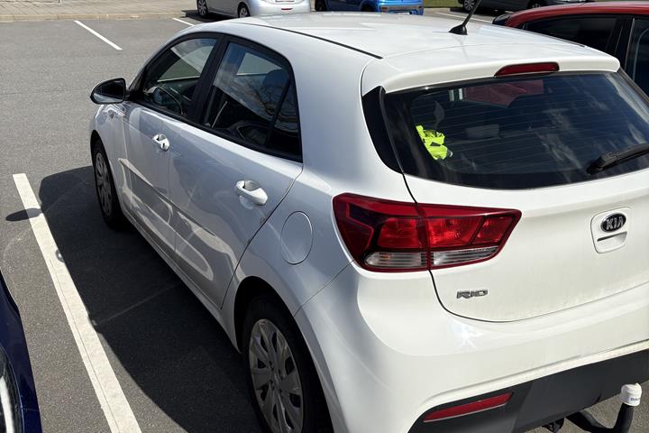 Hvid Kia Rio fra 2017