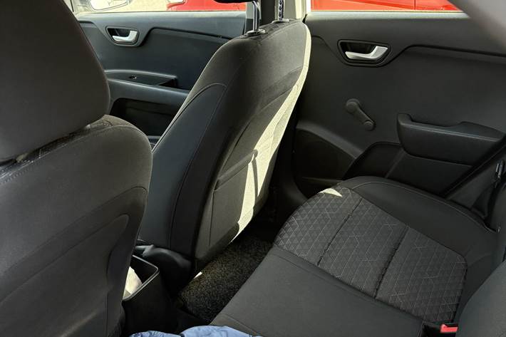 Hvid Kia Rio fra 2017