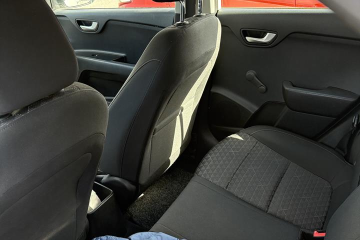 Hvid Kia Rio fra 2017