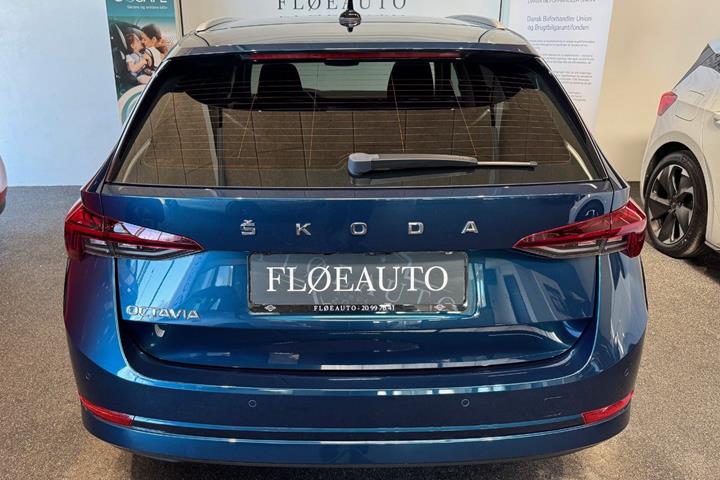 Blå Skoda Octavia fra 2021