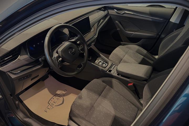 Blå Skoda Octavia fra 2021