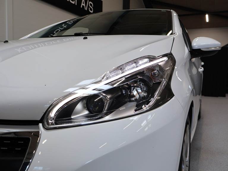 Peugeot 208 1,5 BlueHDi 100 Signature Sky