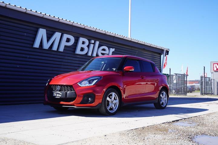Rød Suzuki Swift fra 2019 set udefra