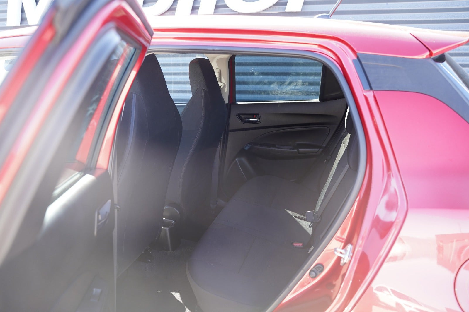 Rød Suzuki Swift fra 2019