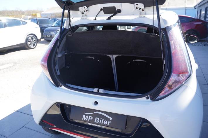 Hvid Toyota Aygo fra 2016