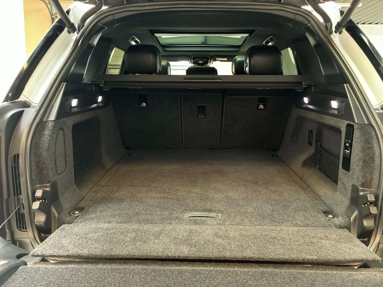 Hvid Land Rover Range Rover fra 2023