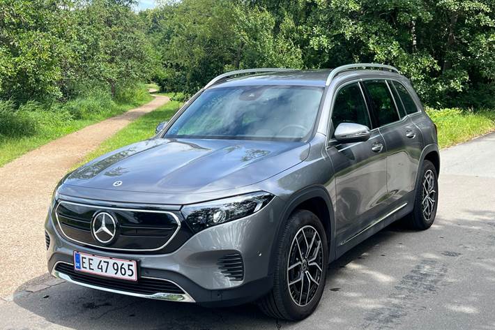 Grå Mercedes EQB250 fra 2023