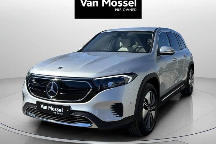 Sølv Mercedes EQB250+ fra 2023