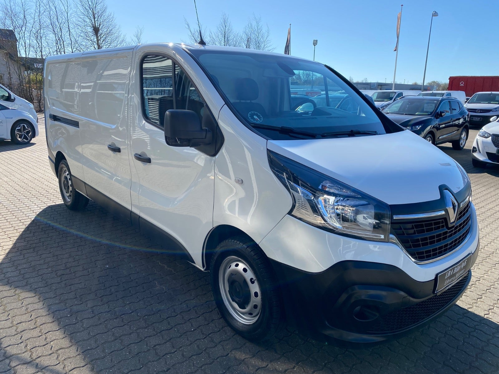 Hvid Renault Trafic T29 fra 2021