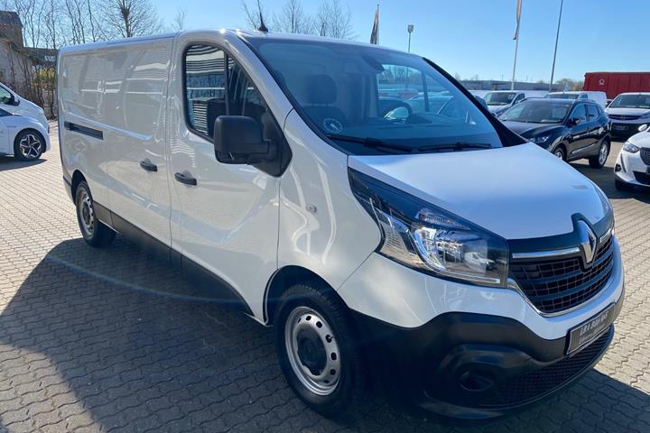 Hvid Renault Trafic T29 fra 2021