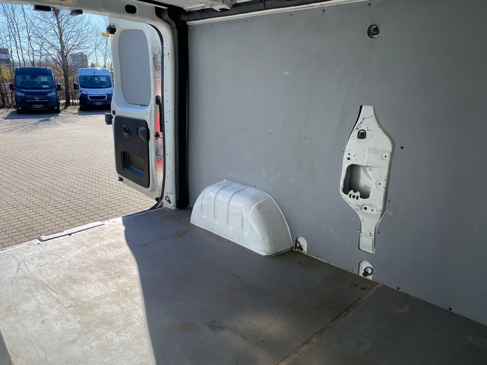 Hvid Renault Trafic T29 fra 2021