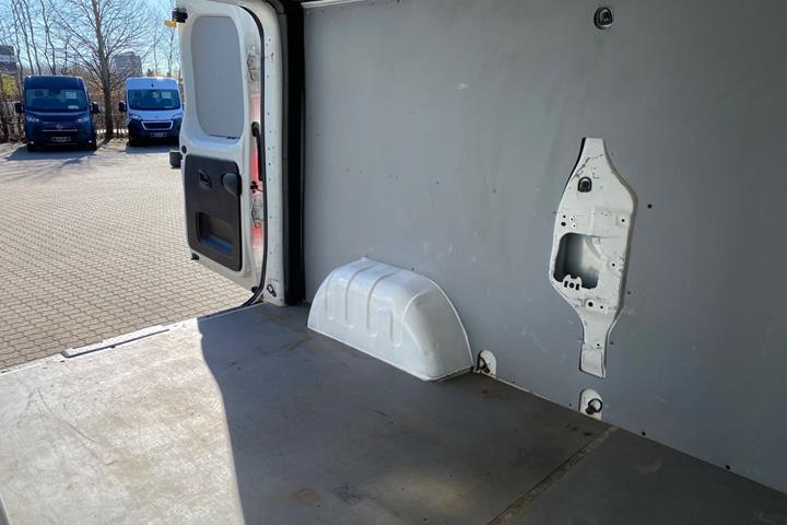 Hvid Renault Trafic T29 fra 2021