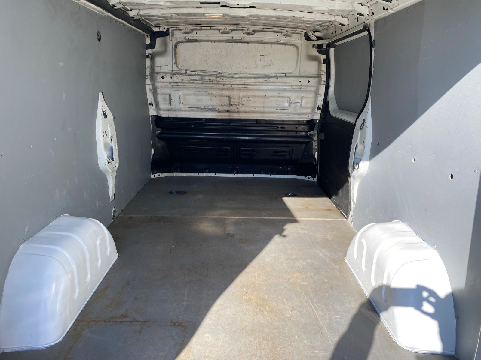 Hvid Renault Trafic T29 fra 2021
