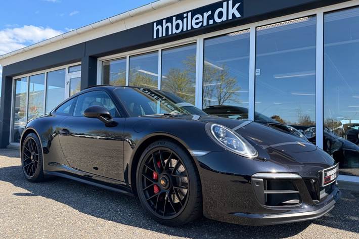 Sort Porsche 911 Carrera 4 GTS fra 2018