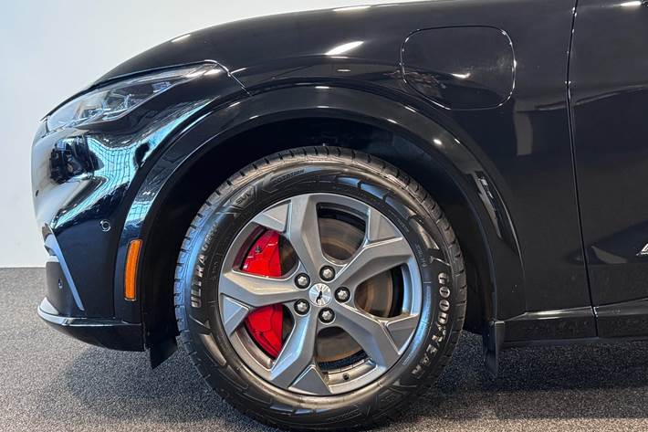 Sort Ford Mustang Mach-E fra 2023