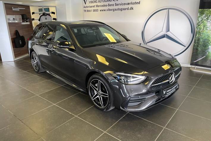 Grå Mercedes C300 e fra 2022
