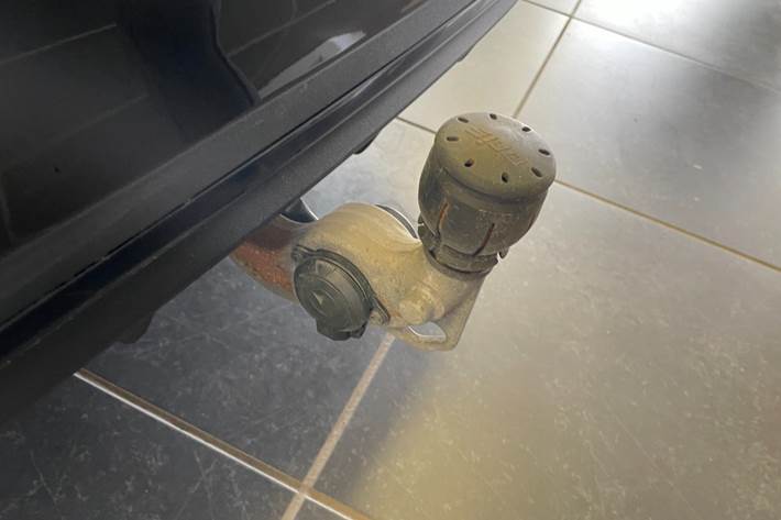 Grå Mercedes C300 e fra 2022