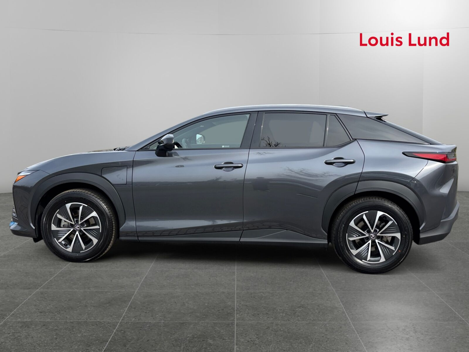 Grå Lexus RZ fra 2025