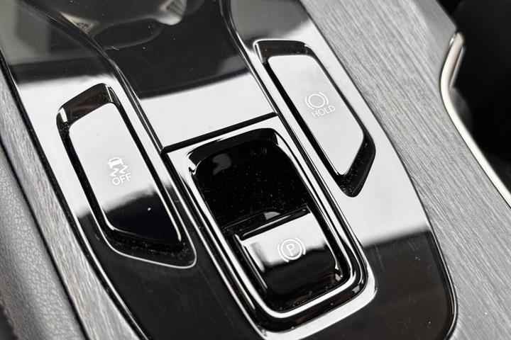 Grå Lexus RZ fra 2025