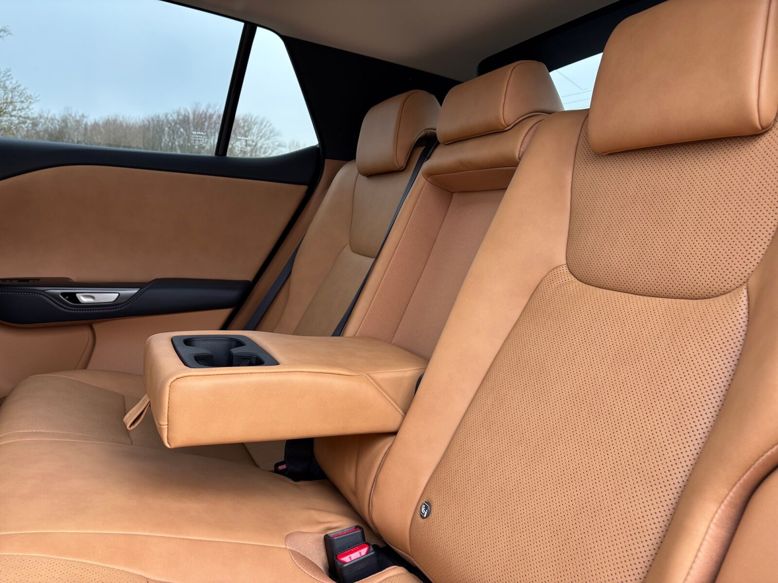 Grå Lexus RZ fra 2025