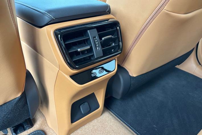 Grå Lexus RZ fra 2025