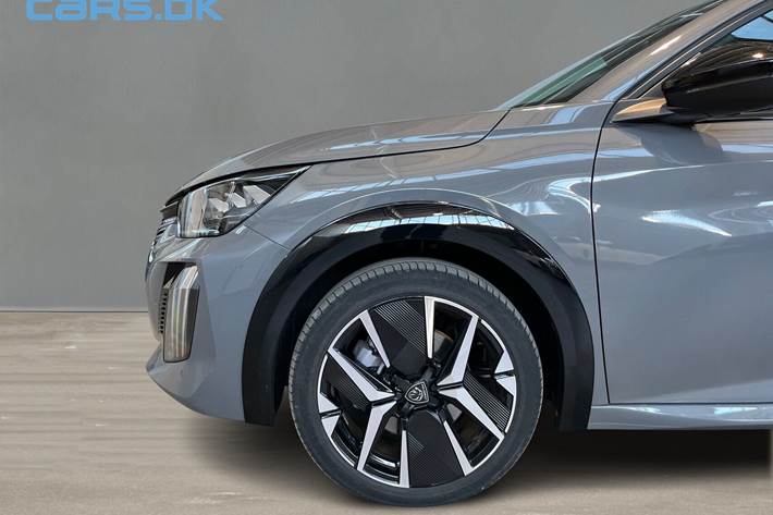Grå Peugeot e-208 fra 2024
