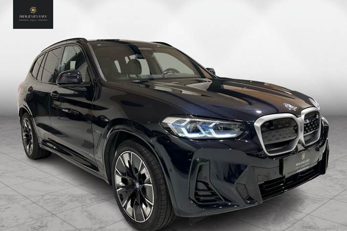 Sort BMW iX3 fra 2022 set udefra