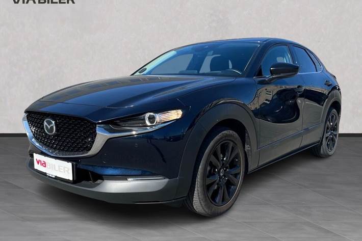 Blå Mazda CX-30 fra 2022 set udefra