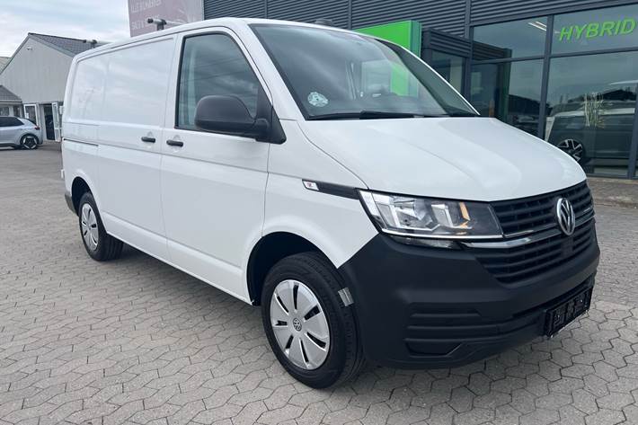 Hvid VW Transporter fra 2023