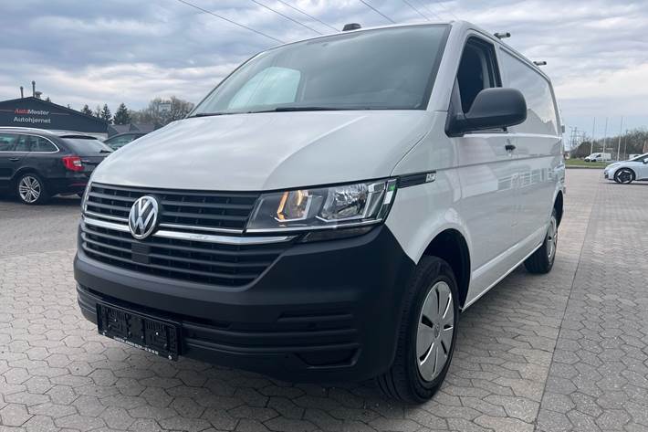 Hvid VW Transporter fra 2023
