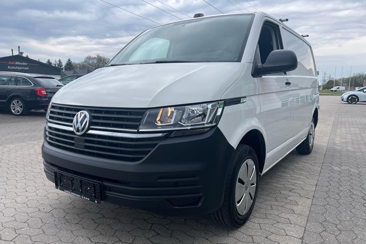 Hvid VW Transporter fra 2023