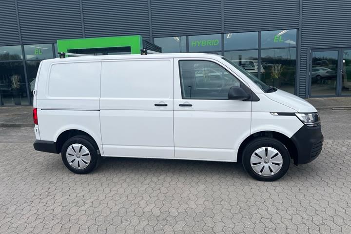 Hvid VW Transporter fra 2023