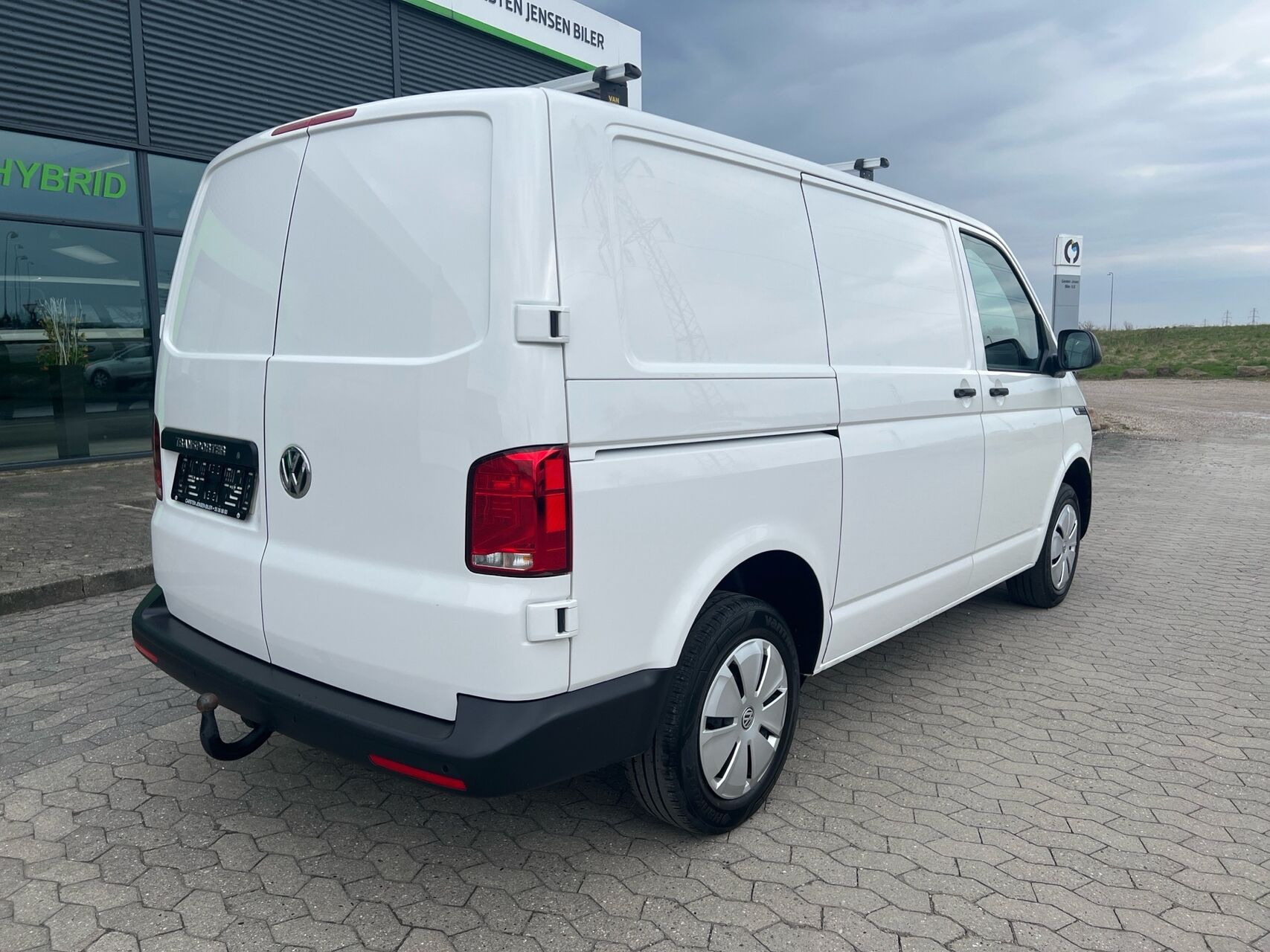 Hvid VW Transporter fra 2023