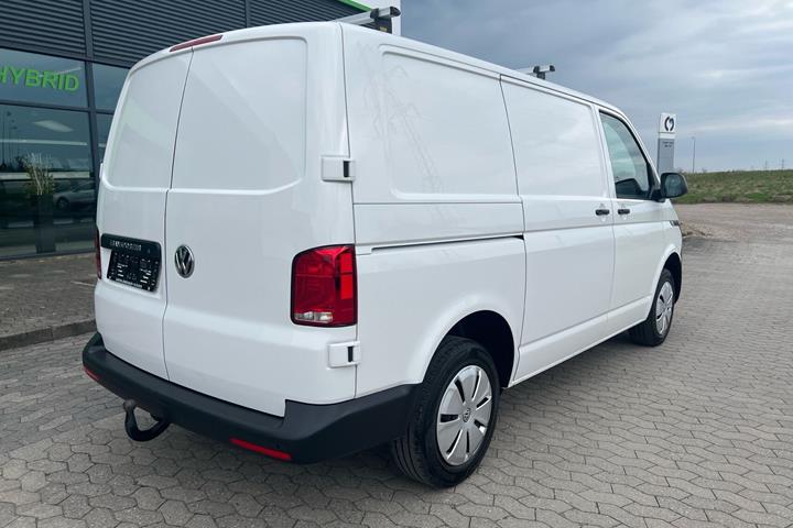 Hvid VW Transporter fra 2023