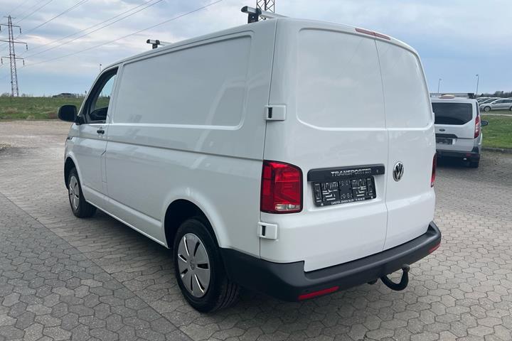 Hvid VW Transporter fra 2023