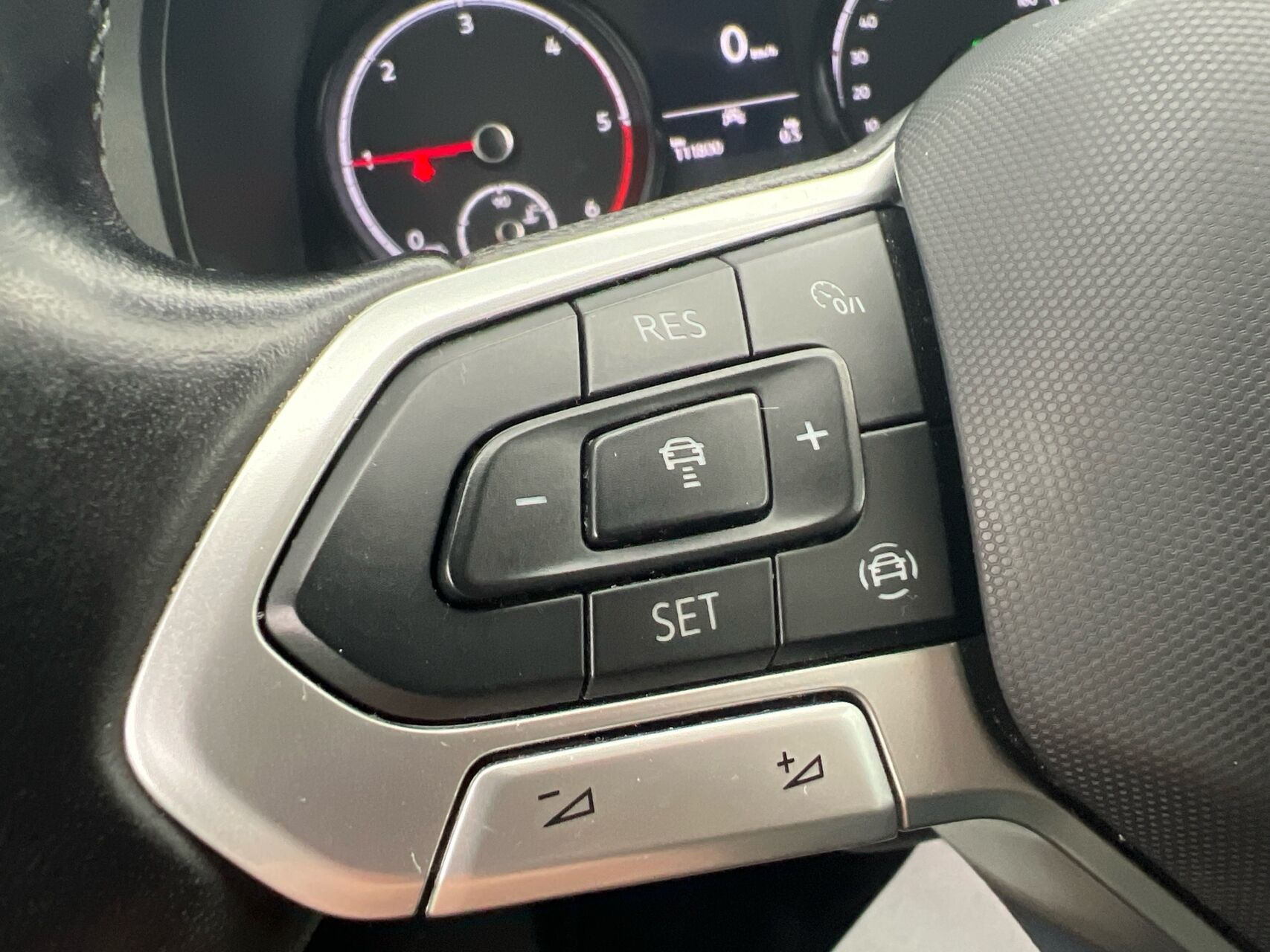 Hvid VW Transporter fra 2023