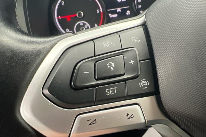 Hvid VW Transporter fra 2023